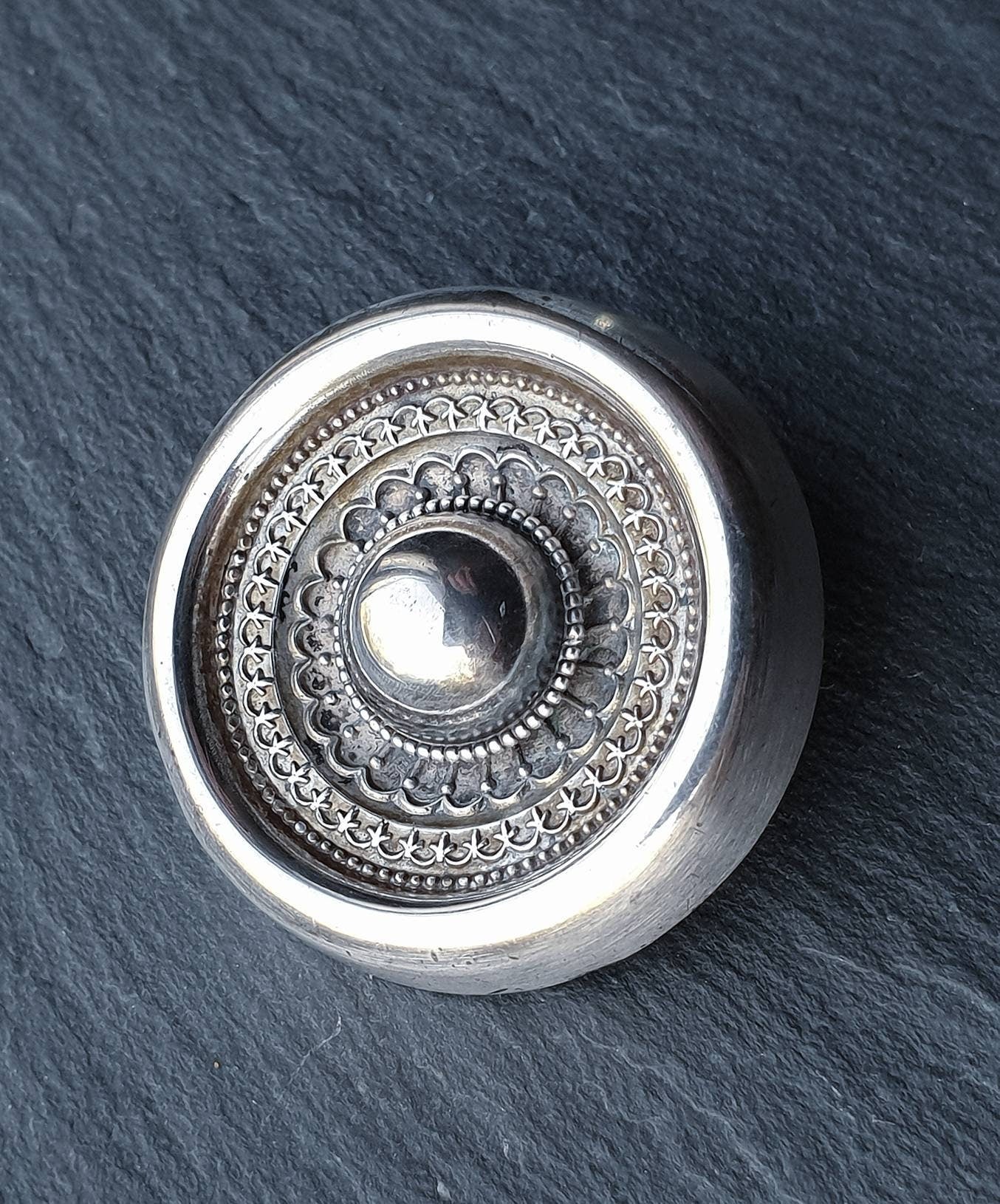 Antique Victorian SILVER ETRUSCAN Bullseye Brooch - 9.1g
