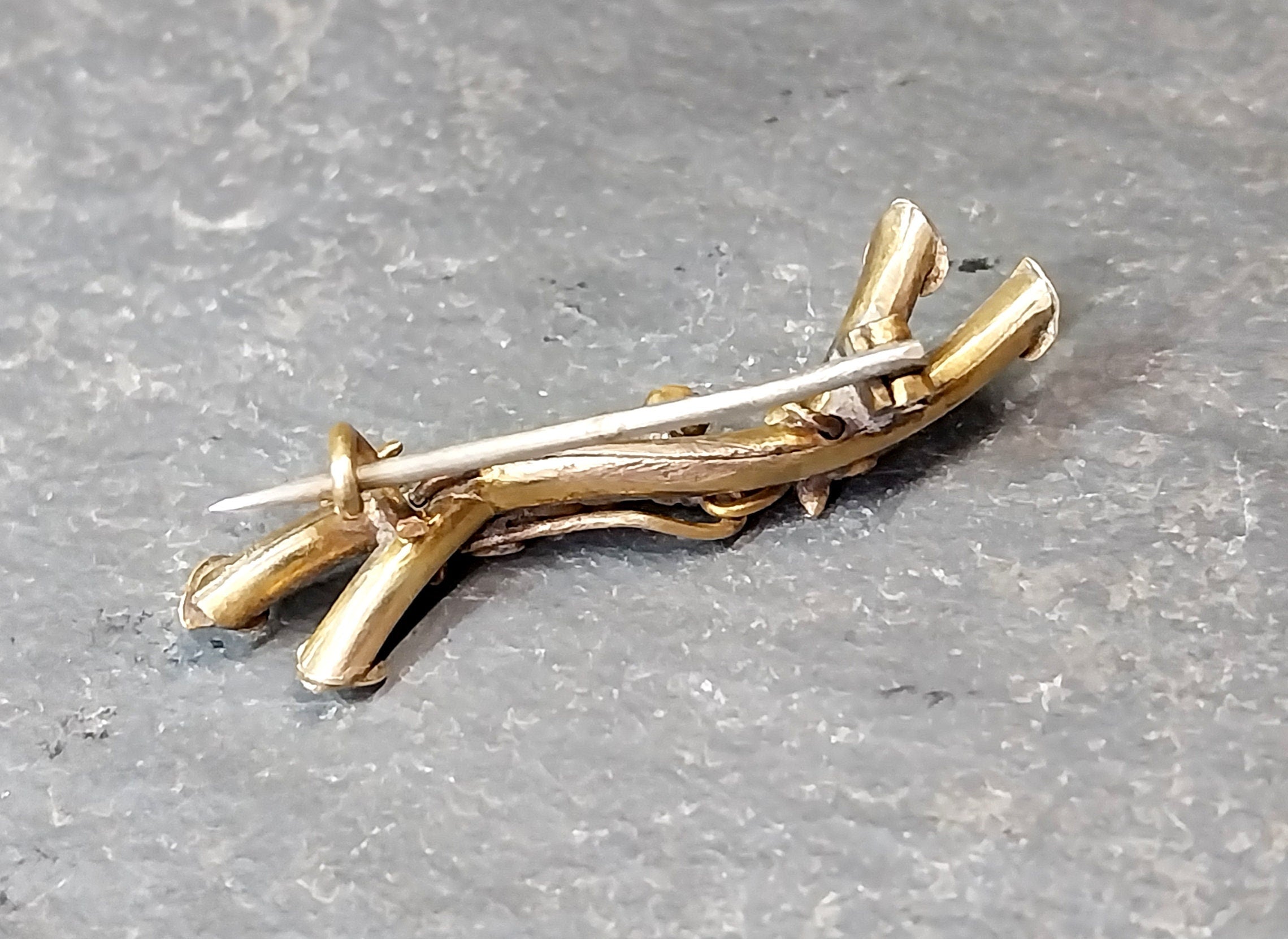 Antique VICTORIAN Branch BROOCH with three leaf clover - 2.1g