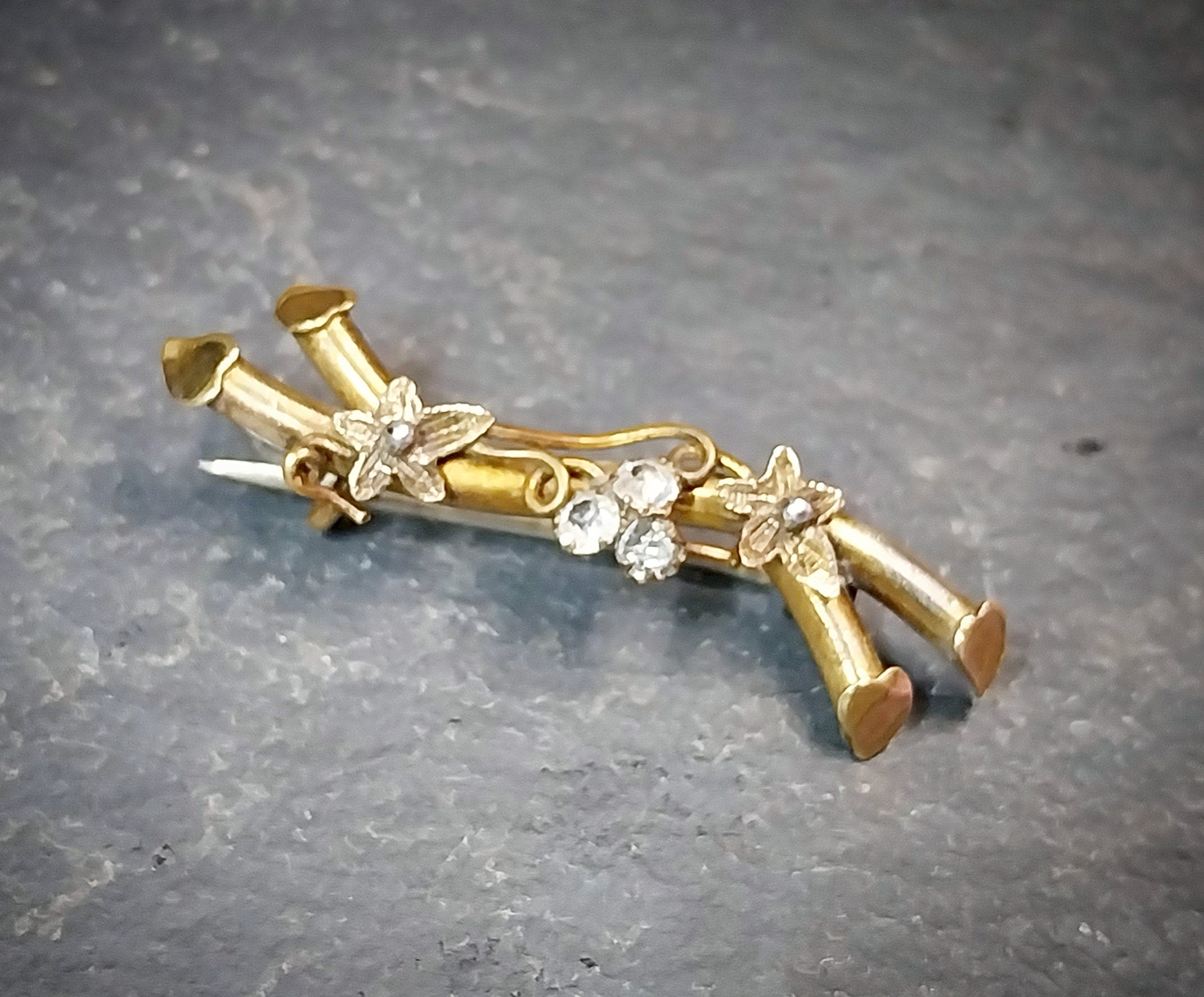 Antique VICTORIAN Branch BROOCH with three leaf clover - 2.1g