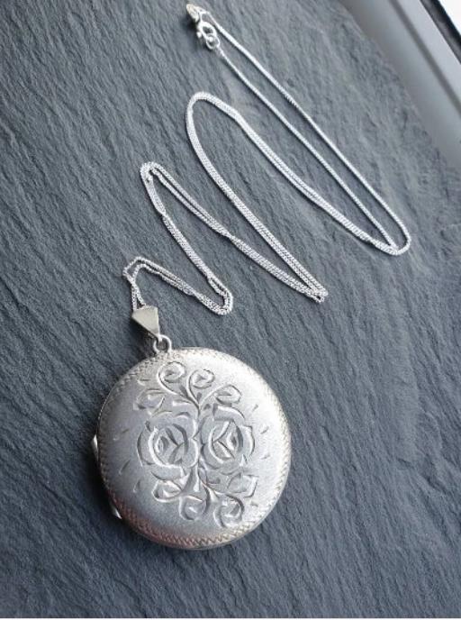 Huge Silver CIRCULAR LOCKET Necklace - Double Rose with 20" Chain - Joseph Smith - 10.9g
