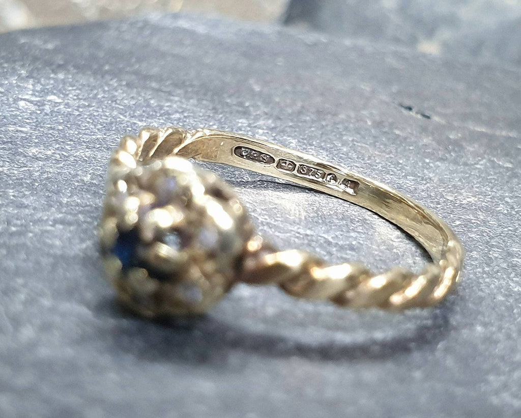 9ct GOLD RING with Sapphires& Diamonds - Size uk N (us 6.5) - 1.8g