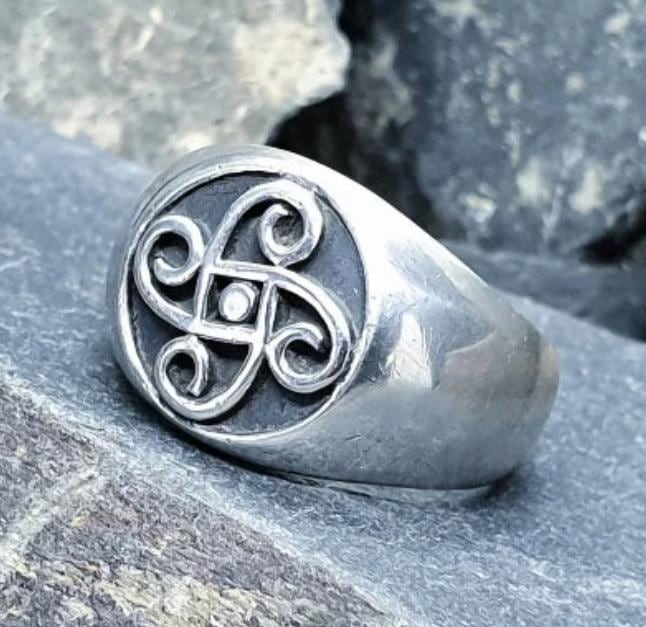 Vintage SILVER CELTIC SPIRAL Signet Ring - Size uk T ( usa 9.5) - 9.3g