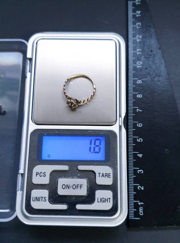 9ct GOLD RING with Sapphires& Diamonds - Size uk N (us 6.5) - 1.8g