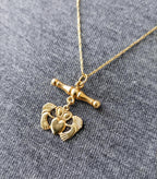Vintage 9ct GOLD Celtic CLADDAGH T-BAR Necklace, on 20" Gold Chain - 1.8g
