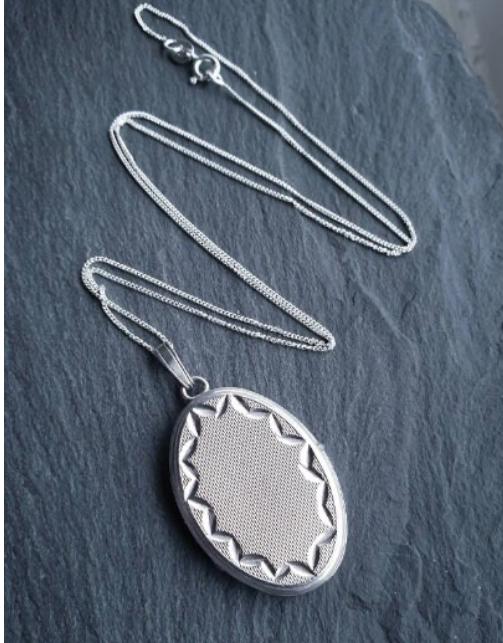 Large SILVER LOCKET necklace - Vintage Oval on 20" Chain - 12.1g