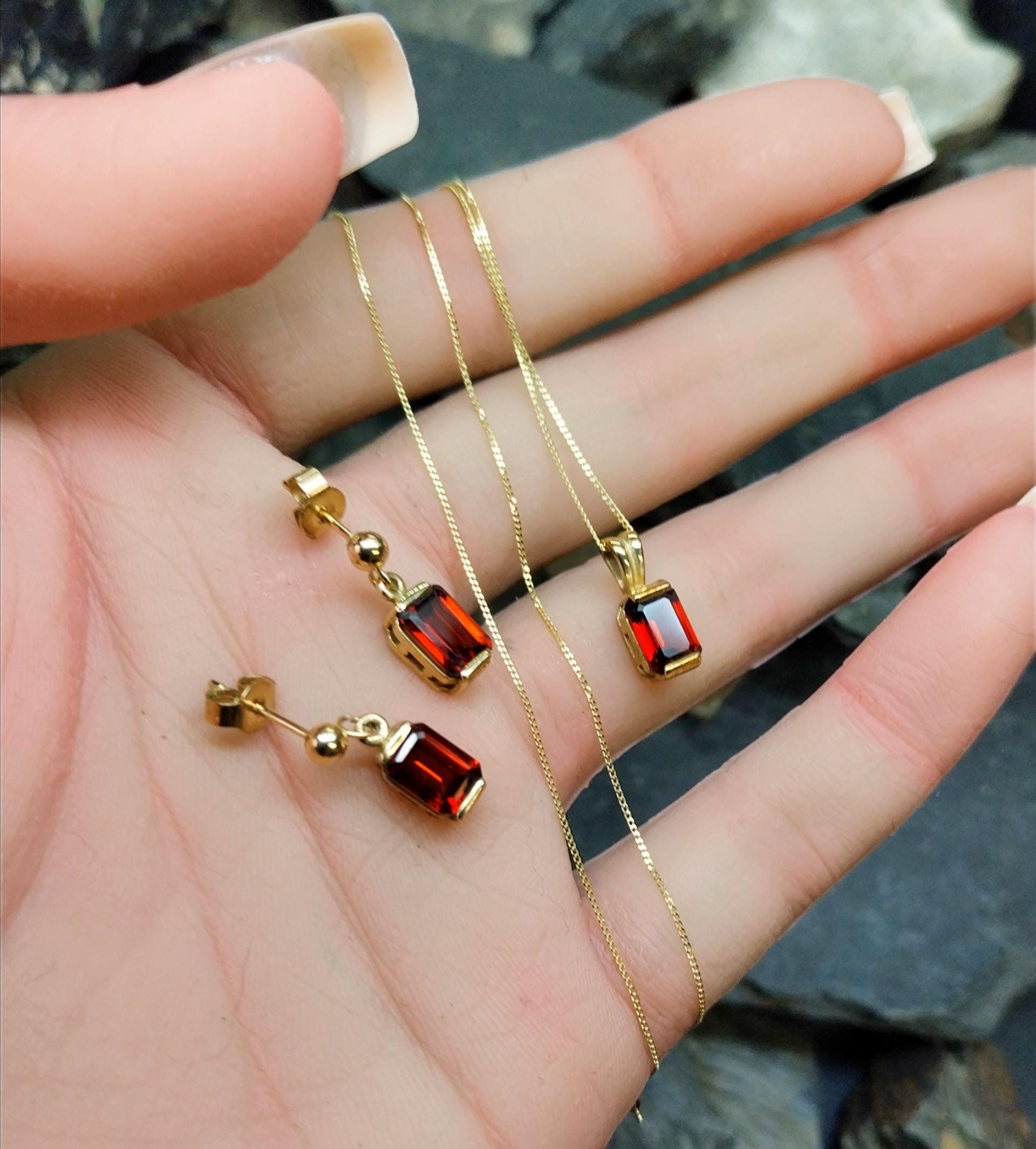 Vintage 9ct Gold Red Gemstone NECKLACE and EARRINGS Matching Set - 3.7g