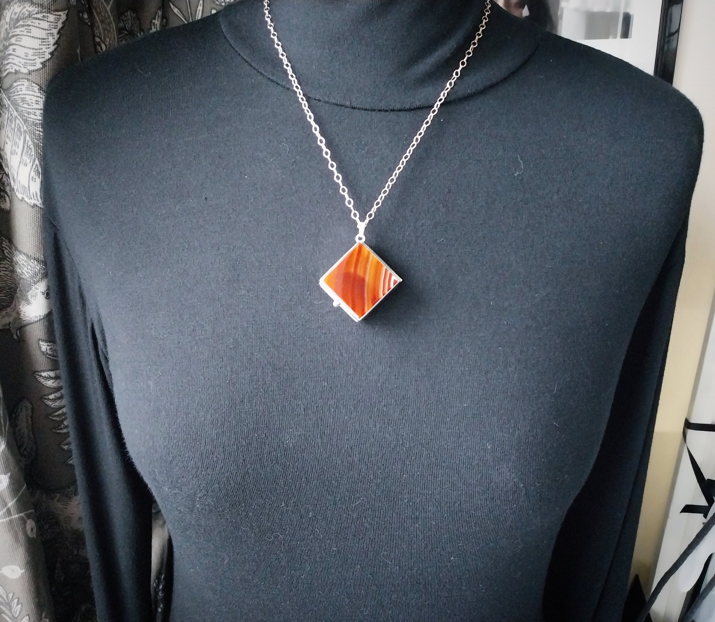 Large Striped Agate Pill Snuff Box Locket - 20" chain - 18g