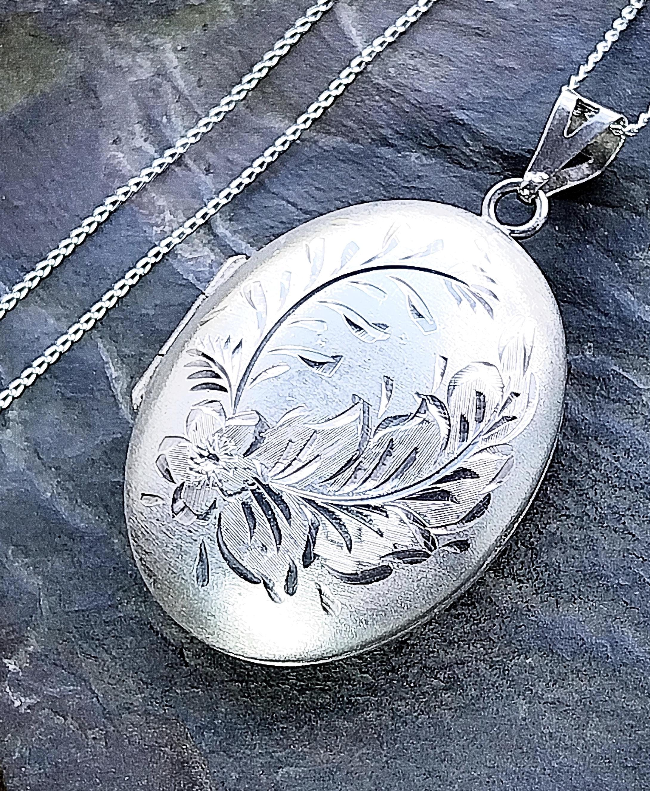 Large Vintage SILVER Puffy OVAL LOCKET - with Rose on 20" Chain - 12.1g