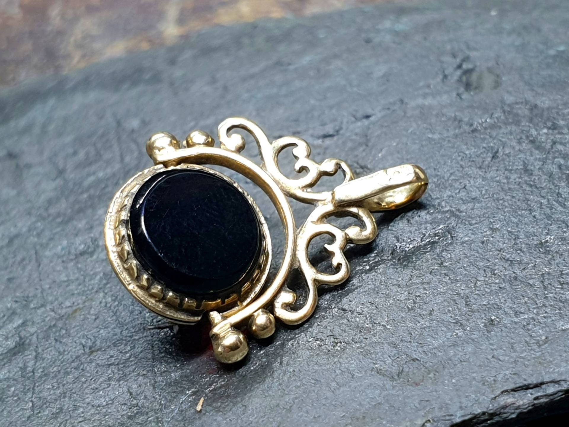 Vintage 9ct GOLD Spinner Watch Fob Pendant - Onyx & Carnelian - 3g
