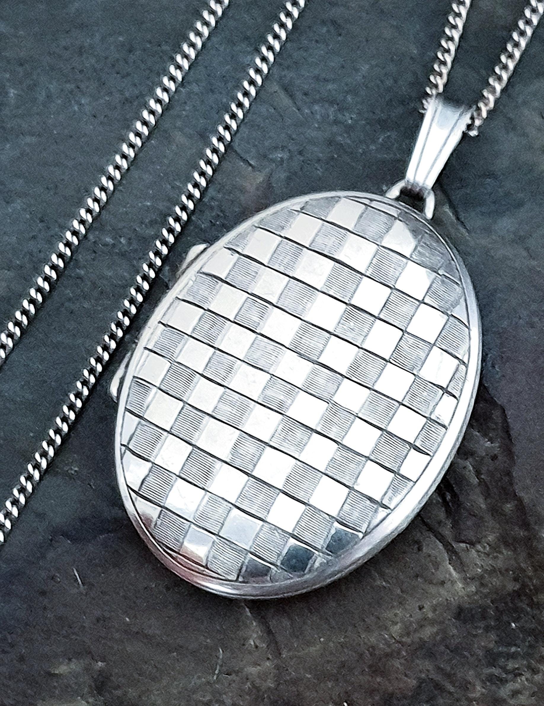 Large Oval SILVER LOCKET with Checker Board design on 18" Chain - 7.8g