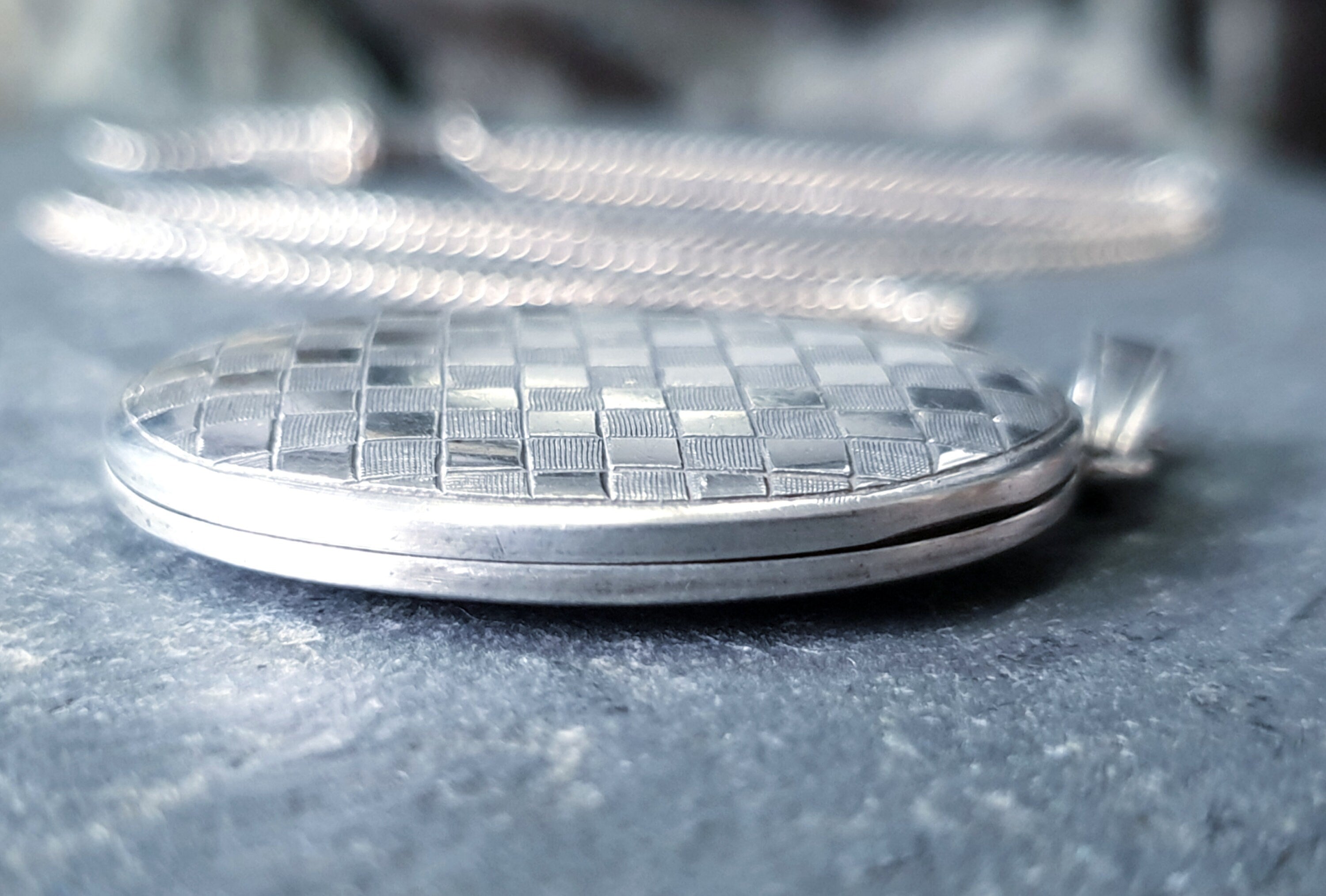 Large Oval SILVER LOCKET with Checker Board design on 18" Chain - 7.8g
