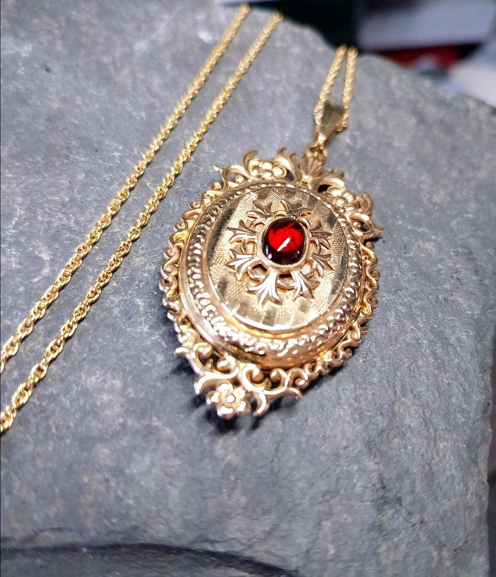 Vintage 9ct GOLD Ornate Locket Necklace on 20" Chain - 8g