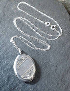 STERLING SILVER Locket Necklace - Engraved 'Linda' - with 18" Chain - 5g