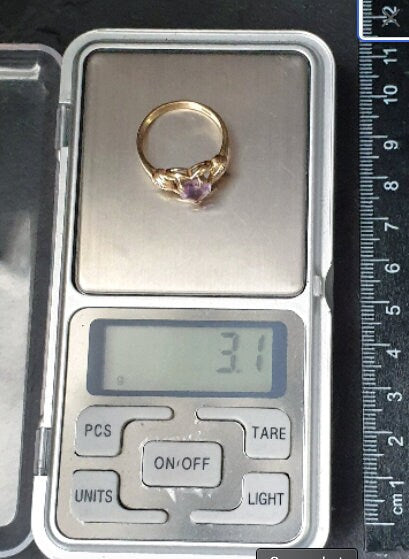 18ct GOLD RING with Purple Amethyst & Diamonds - Size uk Q (us 8) - 3.1g