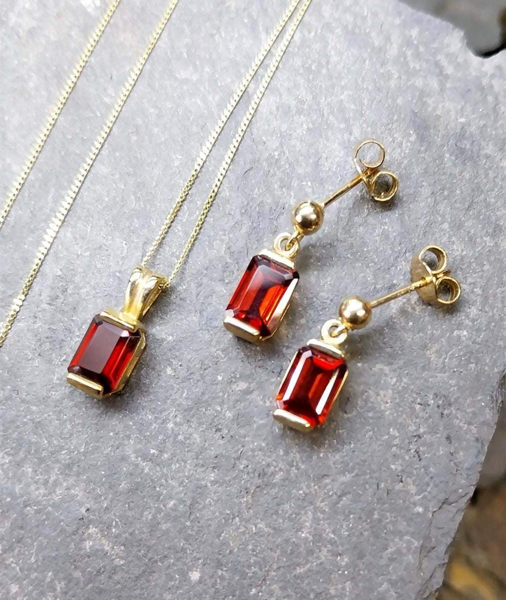Vintage 9ct Gold Red Gemstone NECKLACE and EARRINGS Matching Set - 3.7g