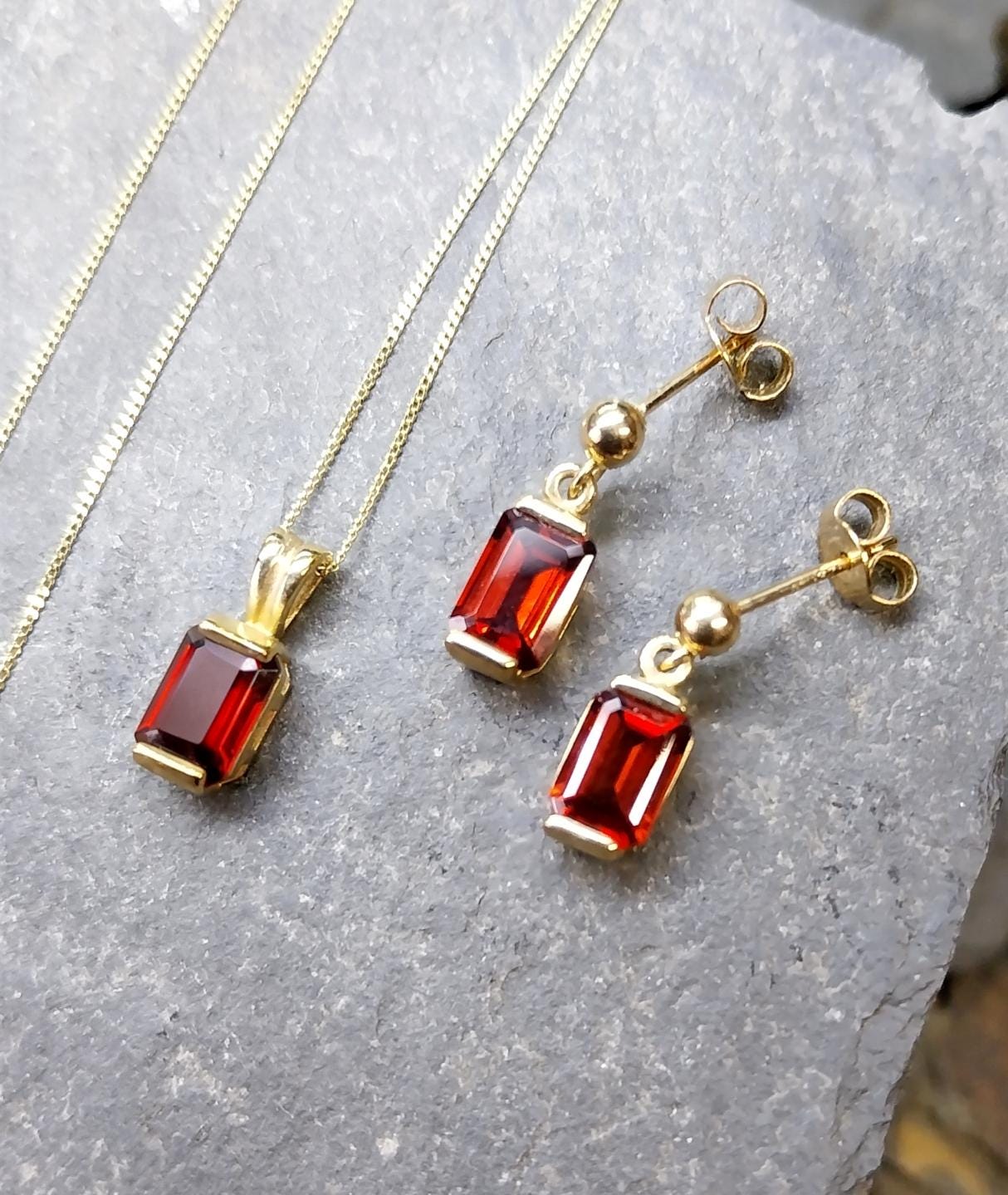Vintage 9ct Gold Red Gemstone NECKLACE and EARRINGS Matching Set - 3.7g