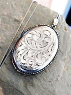 Sterling SILVER LOCKET - with Large Oval Rope Border on 20" Chain - 13g
