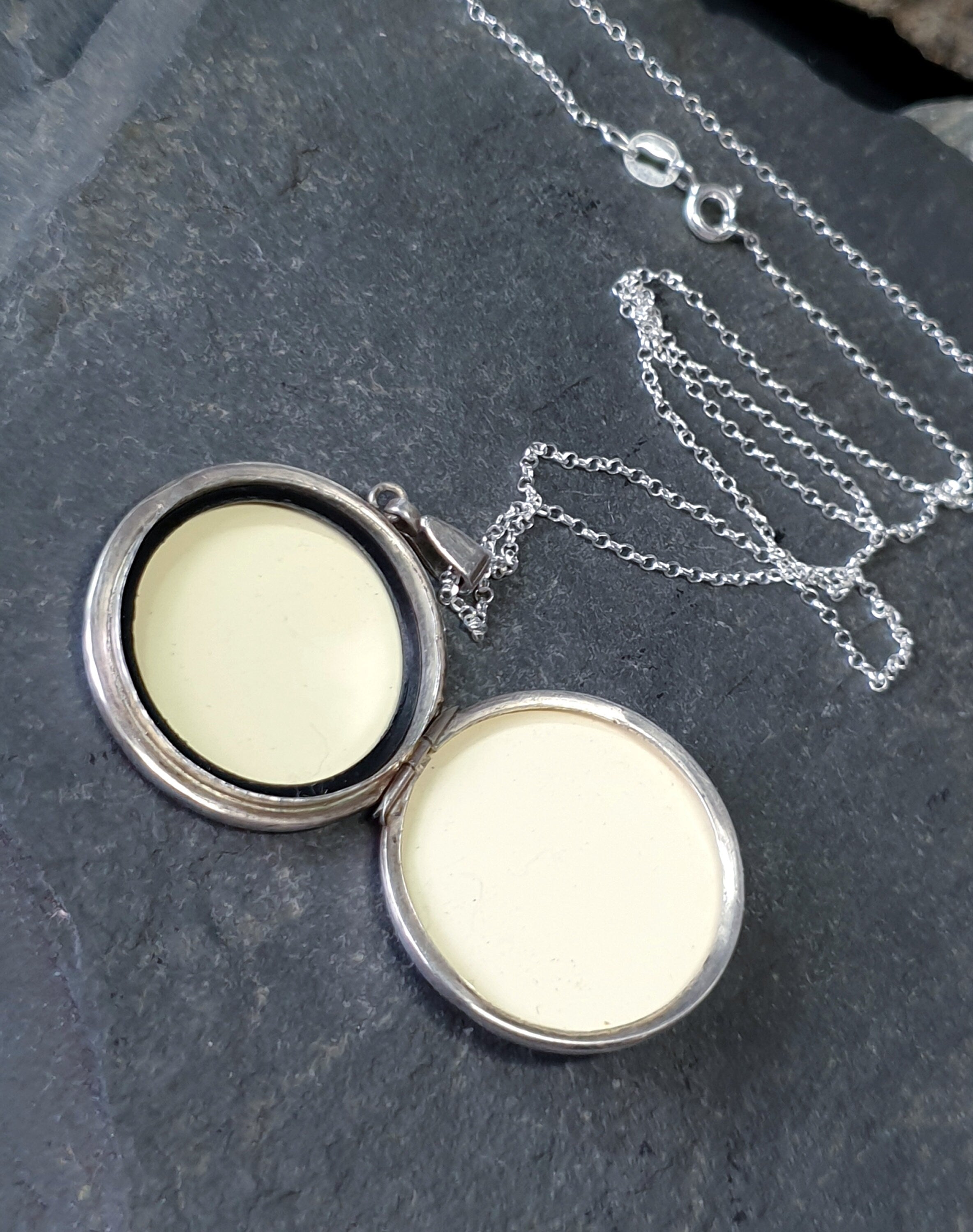 Vintage SILVER Scroll Circle LOCKET - Circular with 18" Chain - 6.9g