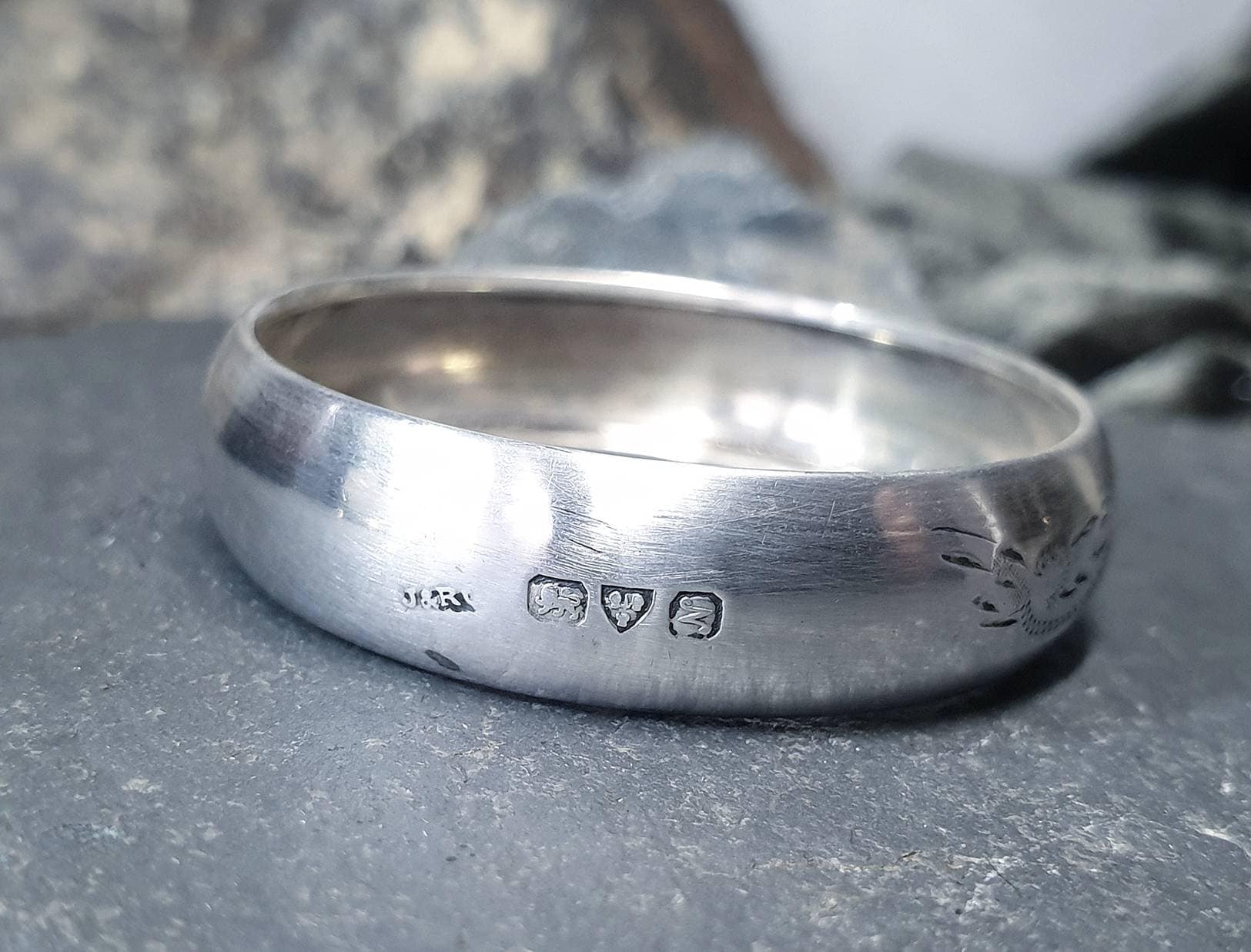 Antique BABY Silver Bangle Bracelet - Chester 1913 - 3.3g