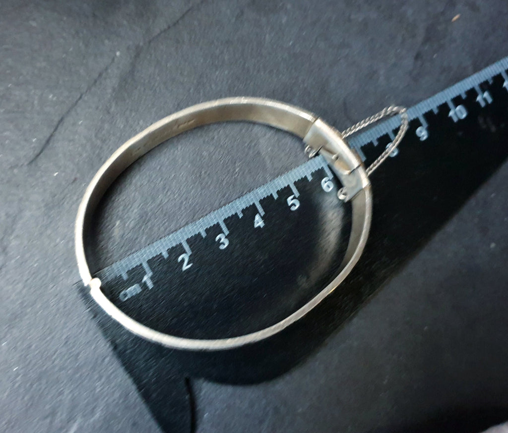 Vintage SILVER BANGLE Bracelet - circles Design - 28.2g