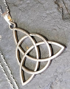 Sterling Silver CELTIC Triquetra Pendant Necklace on 18" Chain - 3.5g