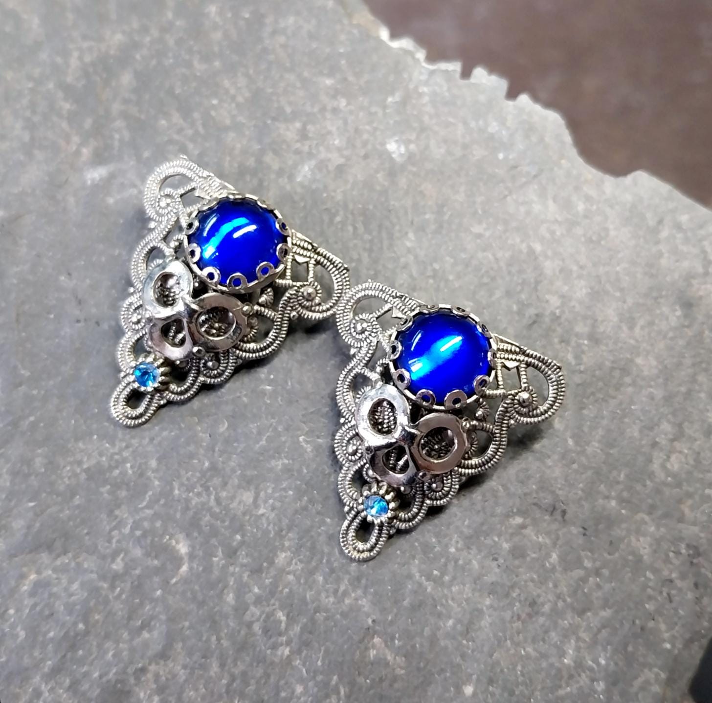 Vintage Costume EARRINGS Blue Triangular Clip On - 8.1g