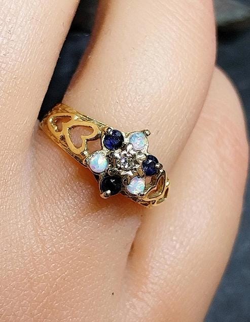 9ct GOLD Fire Opal & Sapphire Ring - Size uk L (us 6) - Hallmarked - 2.1g