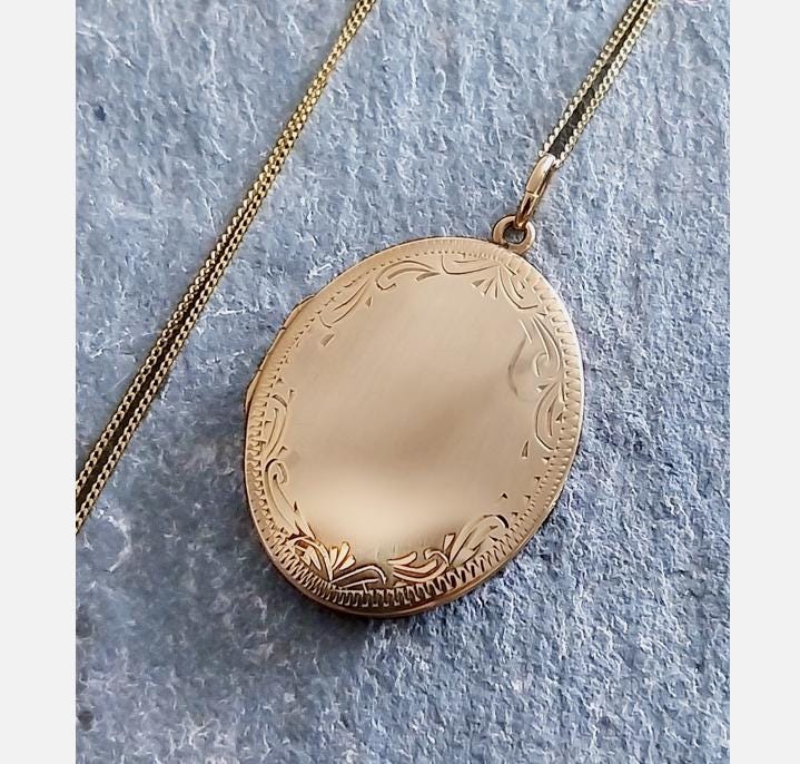 Large 9ct GOLD CELTIC SCROLL Locket Necklace on 20" Chain - 9.3g