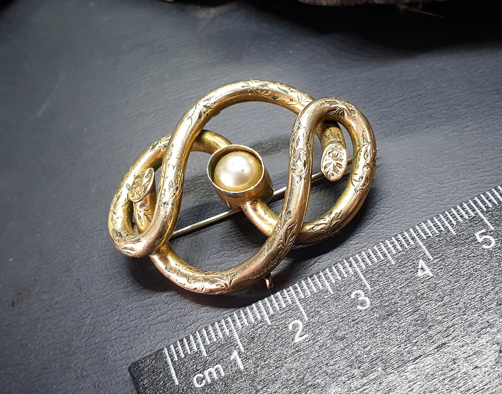 Antique 9ct Rolled Gold Infinity Lovers Knot with Pearl  - 6.6g