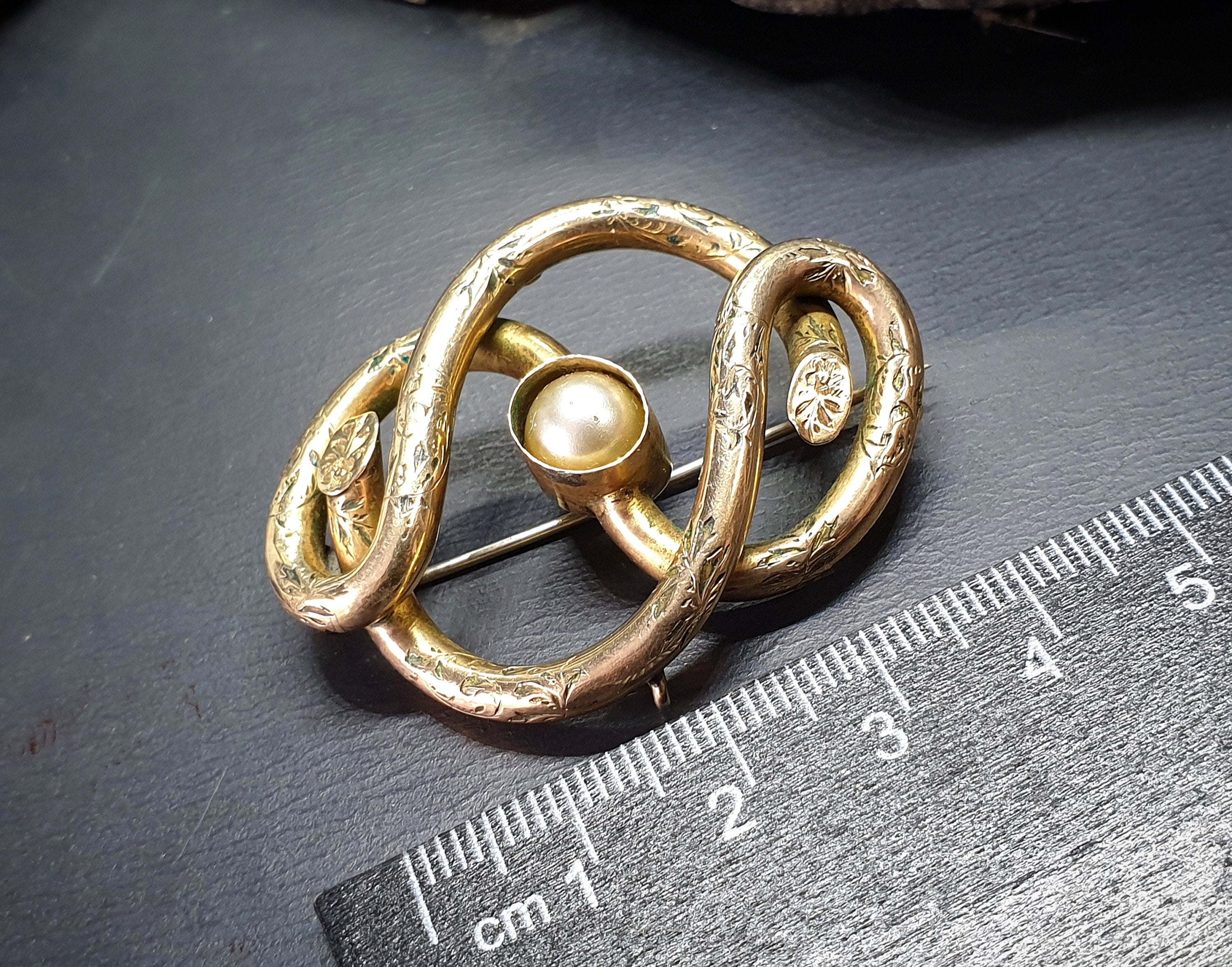 Antique 9ct Rolled Gold Infinity Lovers Knot with Pearl  - 6.6g