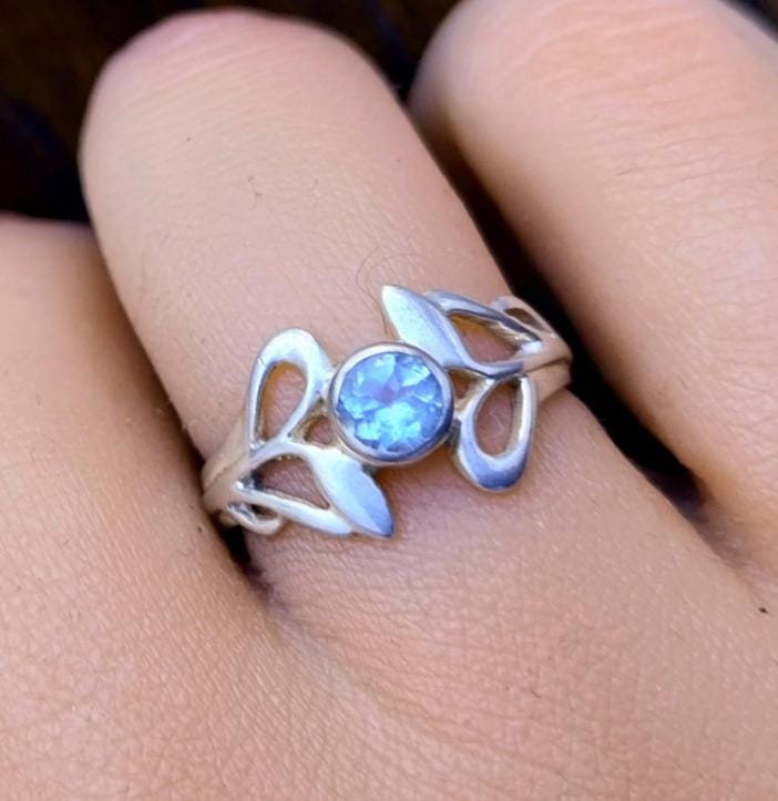 Vintage KIT HEATH RING Sterling Silver with Blue Topaz - Size uk L ( us 5.5) - 2.1g