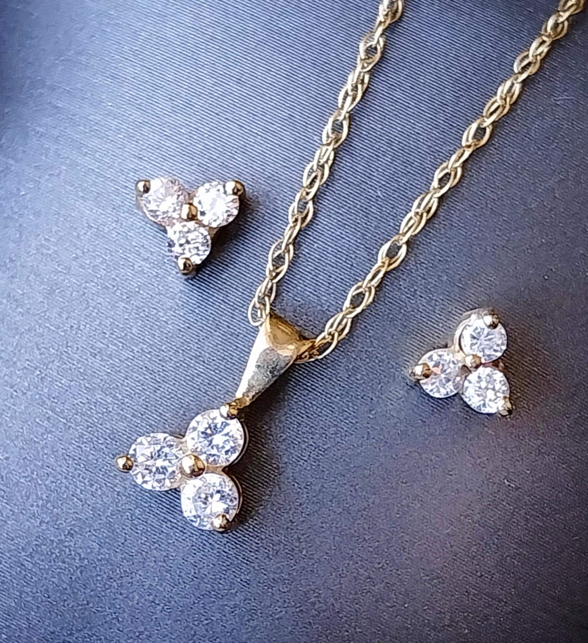 Vintage 9ct GOLD Shamrock Clover Pendant Necklace & Earrings - 2.5g