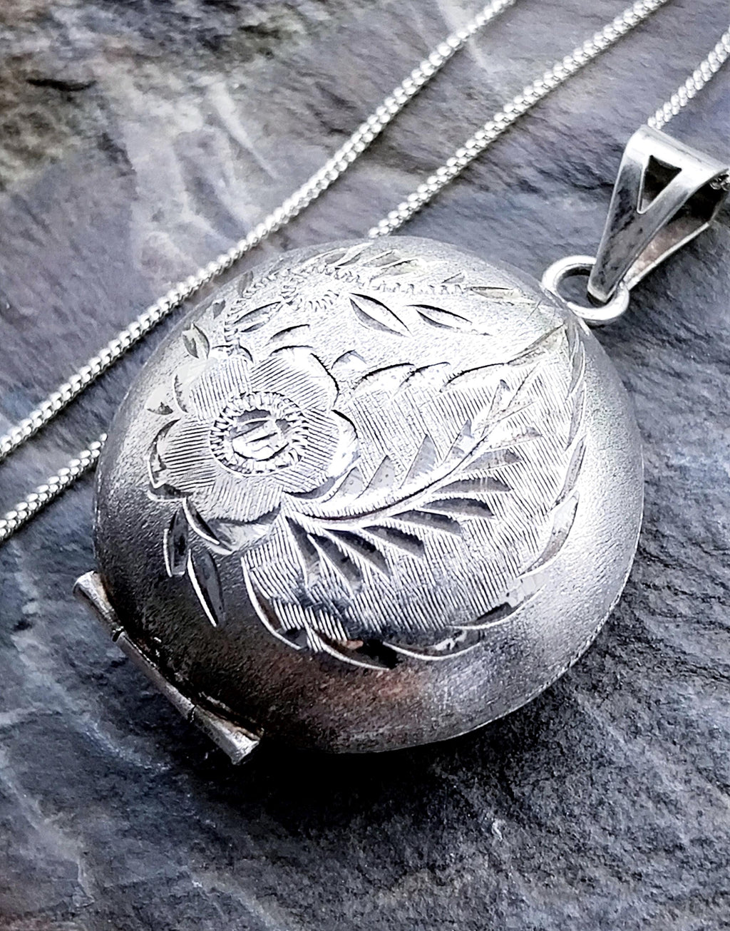 Vintage Silver LOCKET Necklace - Puffy Circle on 20" Sterling Chain - 9.7g