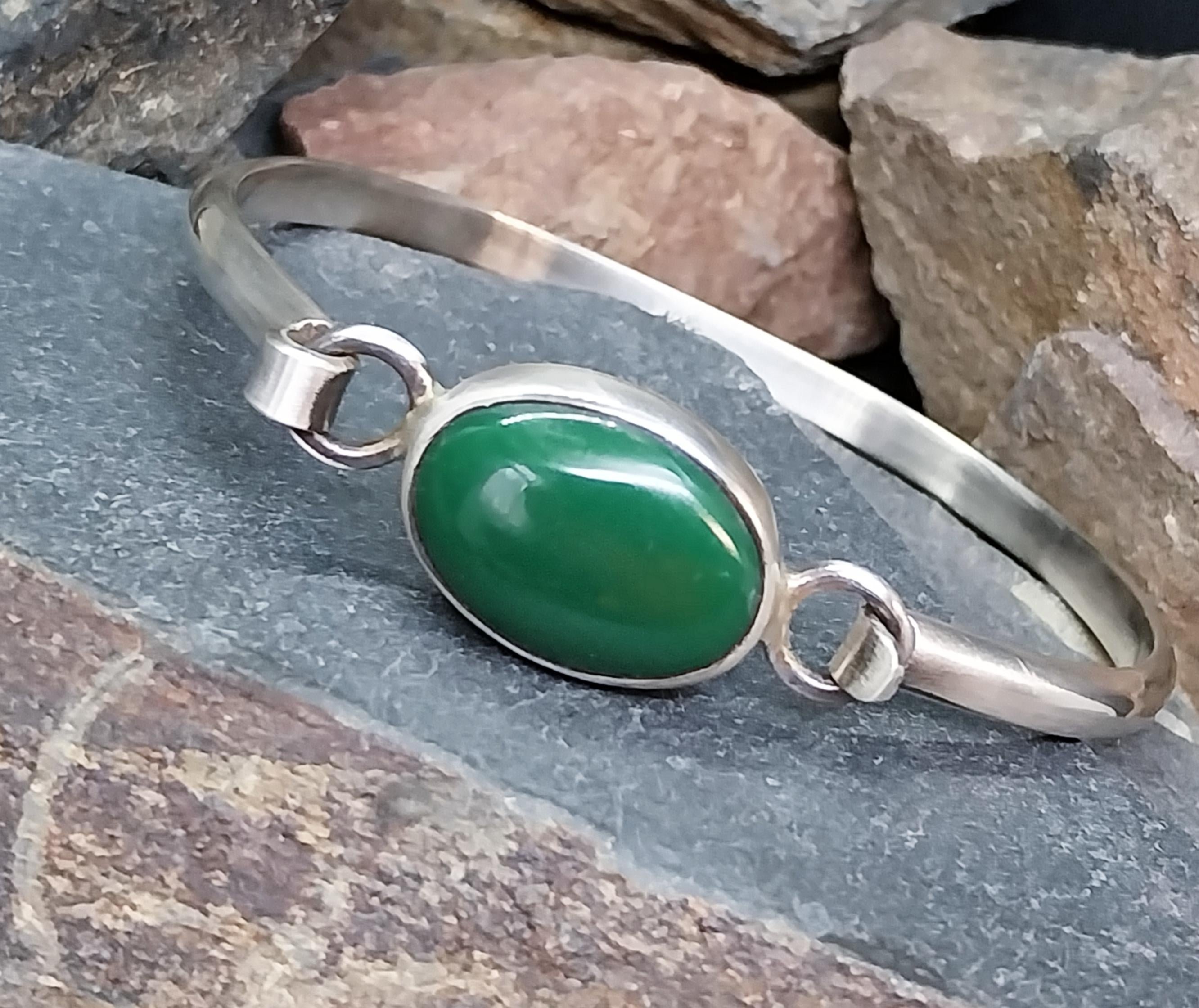 Vintage Sterling SILVER BANGLE Bracelet - with Green Agate Gemstone - 21.8g
