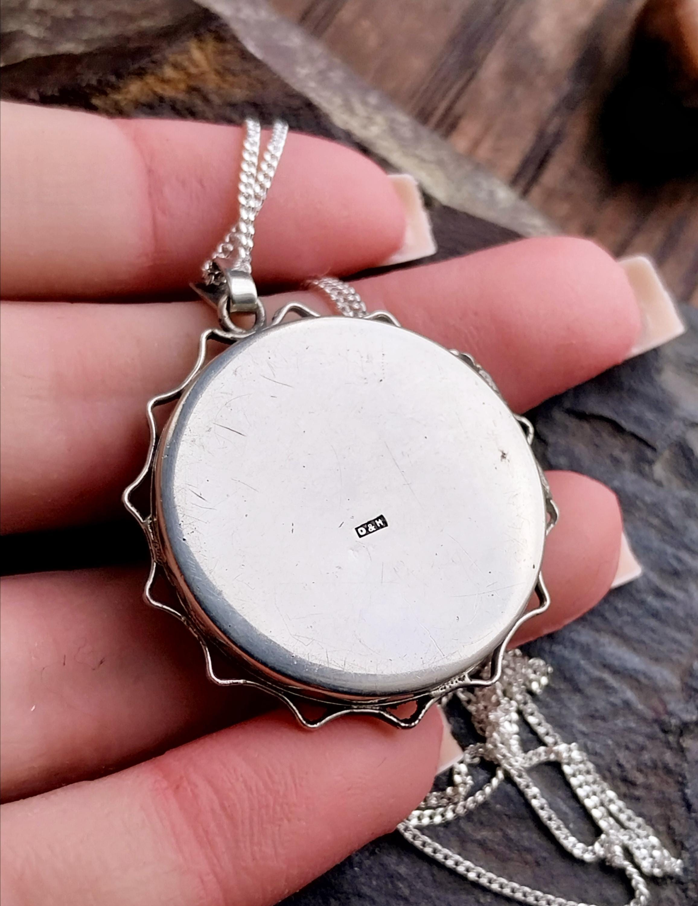 Large Vintage SILVER SUNBURST LOCKET - Sunning with 20" Chain - 10.2g