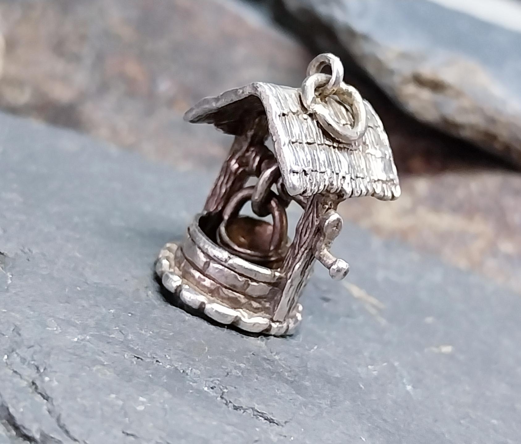 Vintage Silver WISHING WELL Charm - for bracelet -5.1g