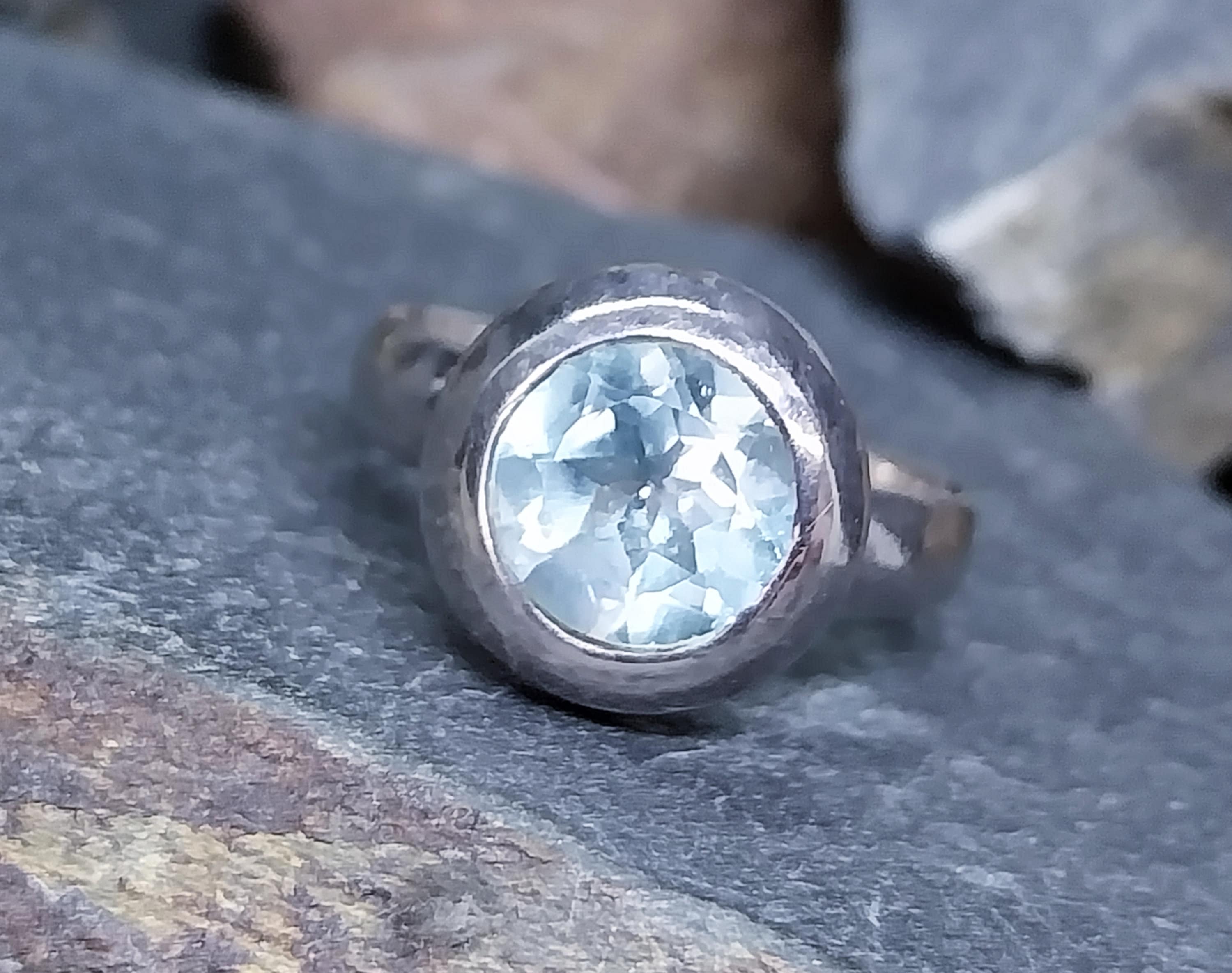Vintage Blue Topaz RING - Sterling Silver- uk size M (us 6) - 5.4g