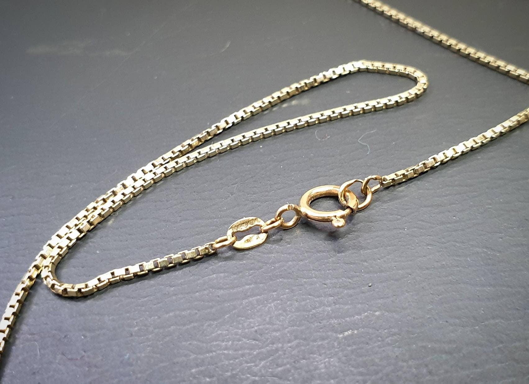 9ct GOLD CURB Style CHAIN Necklace - 21" Very Long - Hallmarked - 3.6g