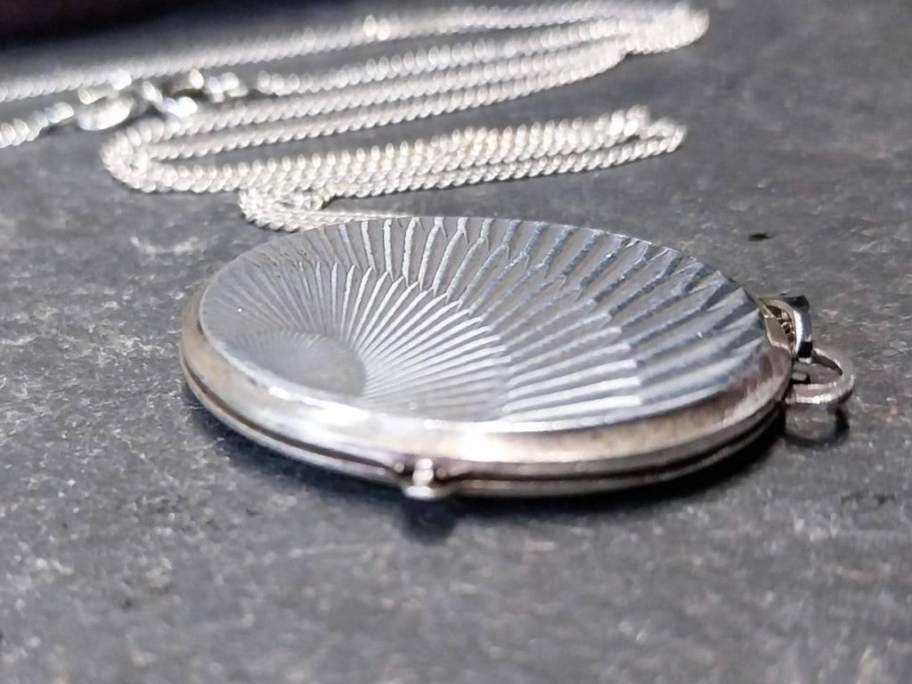 Sterling SILVER LOCKET Necklace - Geometric Sunburst on 18" Chain - 12.2g