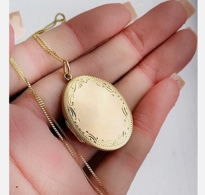 Large 9ct GOLD CELTIC SCROLL Locket Necklace on 20" Chain - 9.3g