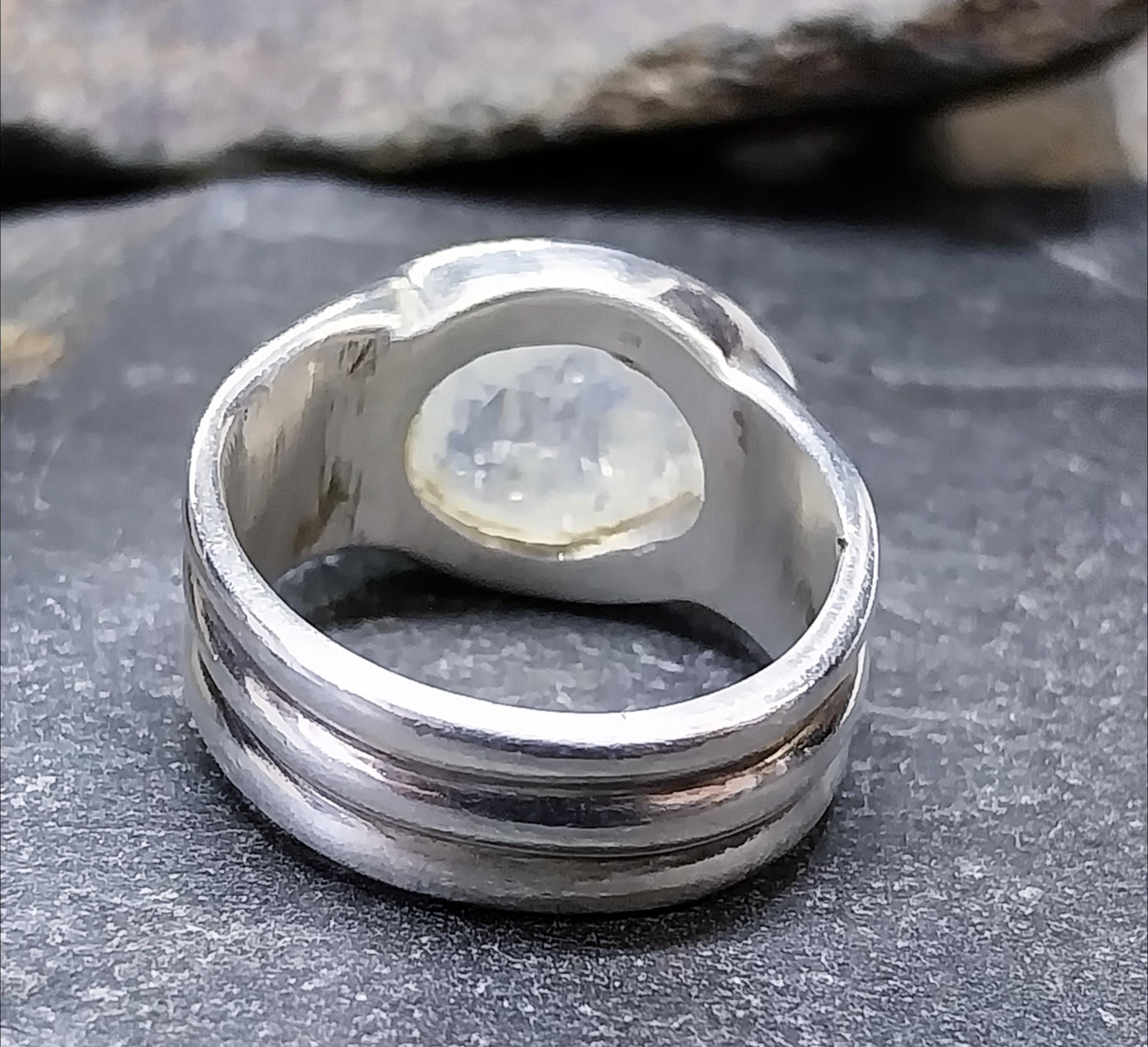 Large Vintage SILVER MOONSTONE RING - Ethereal - uk size O (7) - 10.6g