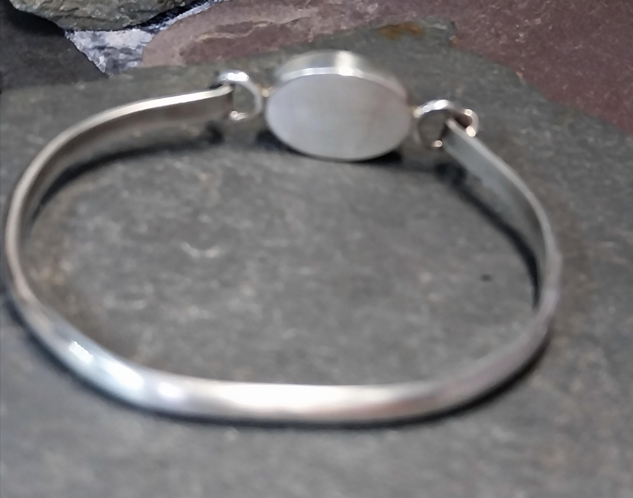 Vintage Sterling SILVER BANGLE Bracelet - with Green Agate Gemstone - 21.8g