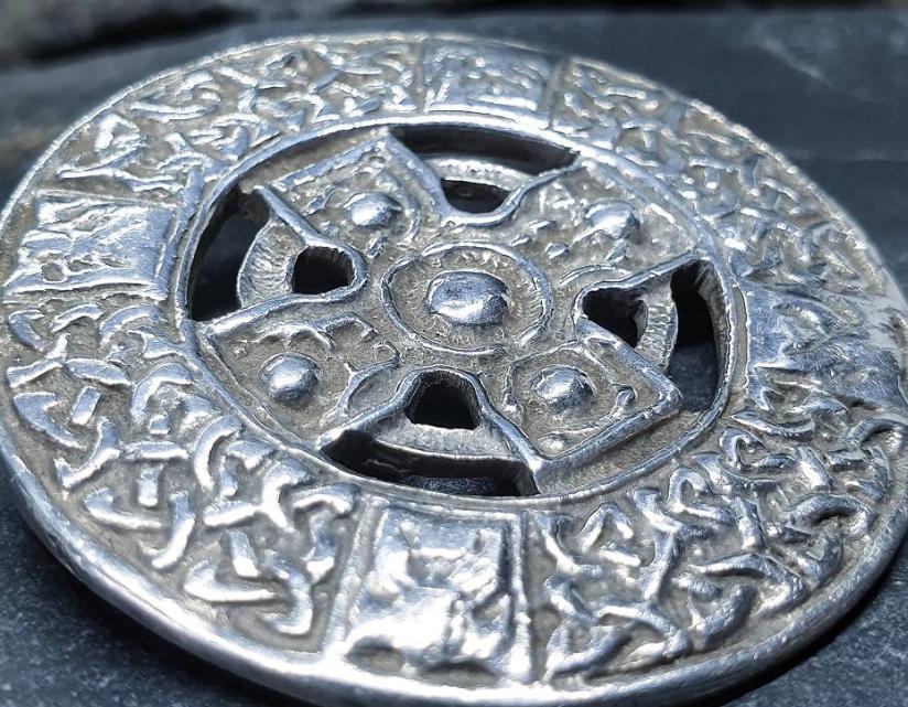 Huge Vintage CELTIC CROSS BROOCH, Henderson & Horner c 1946  - 23.4g
