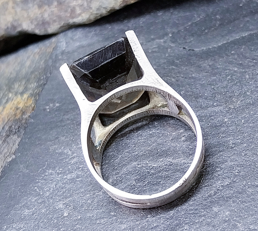 Vintage Modernist SILVER RING with Smoky Quartz - uk size O (us 7.5) - 6.4g