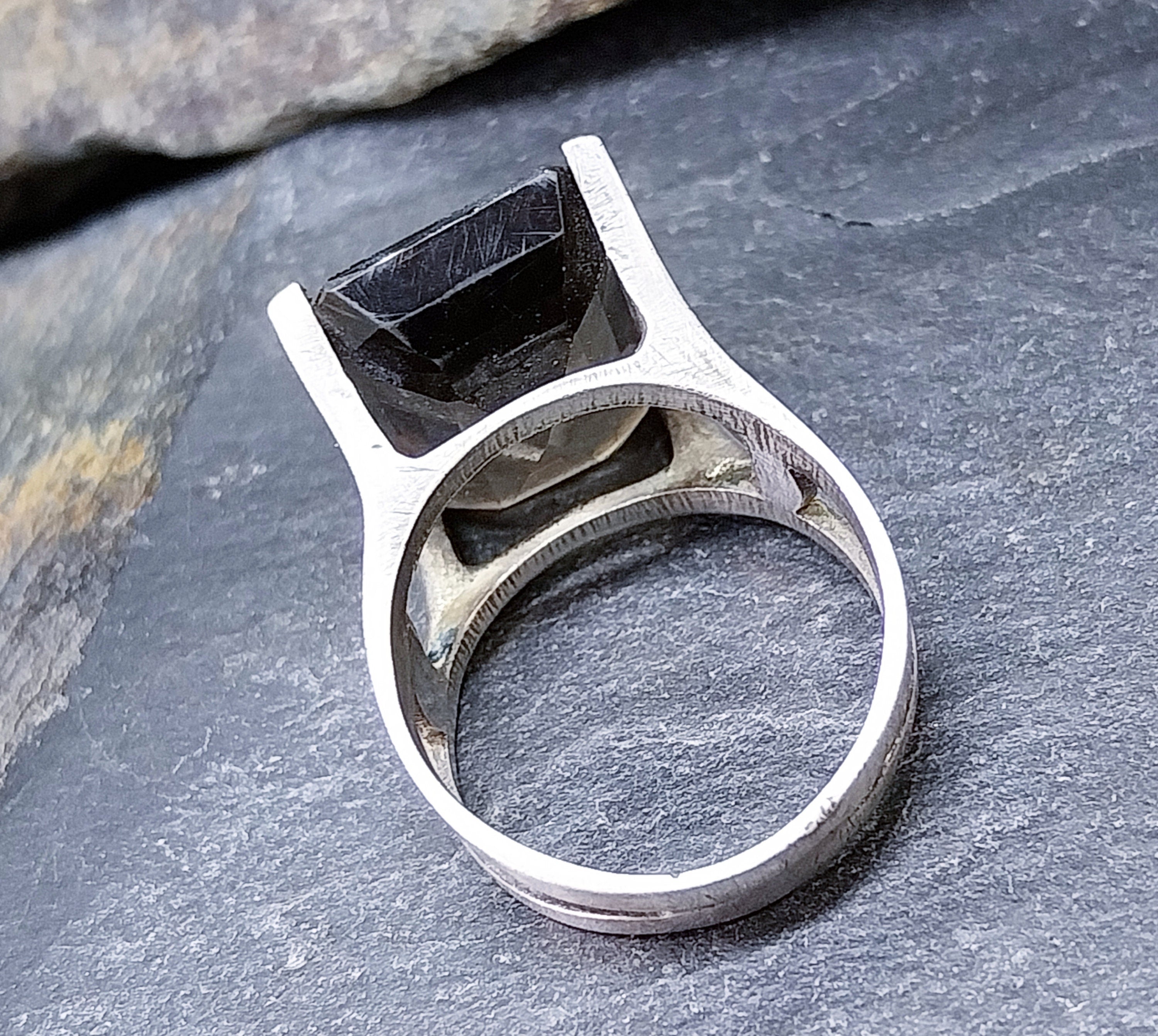 Vintage Modernist SILVER RING with Smoky Quartz - uk size O (us 7.5) - 6.4g