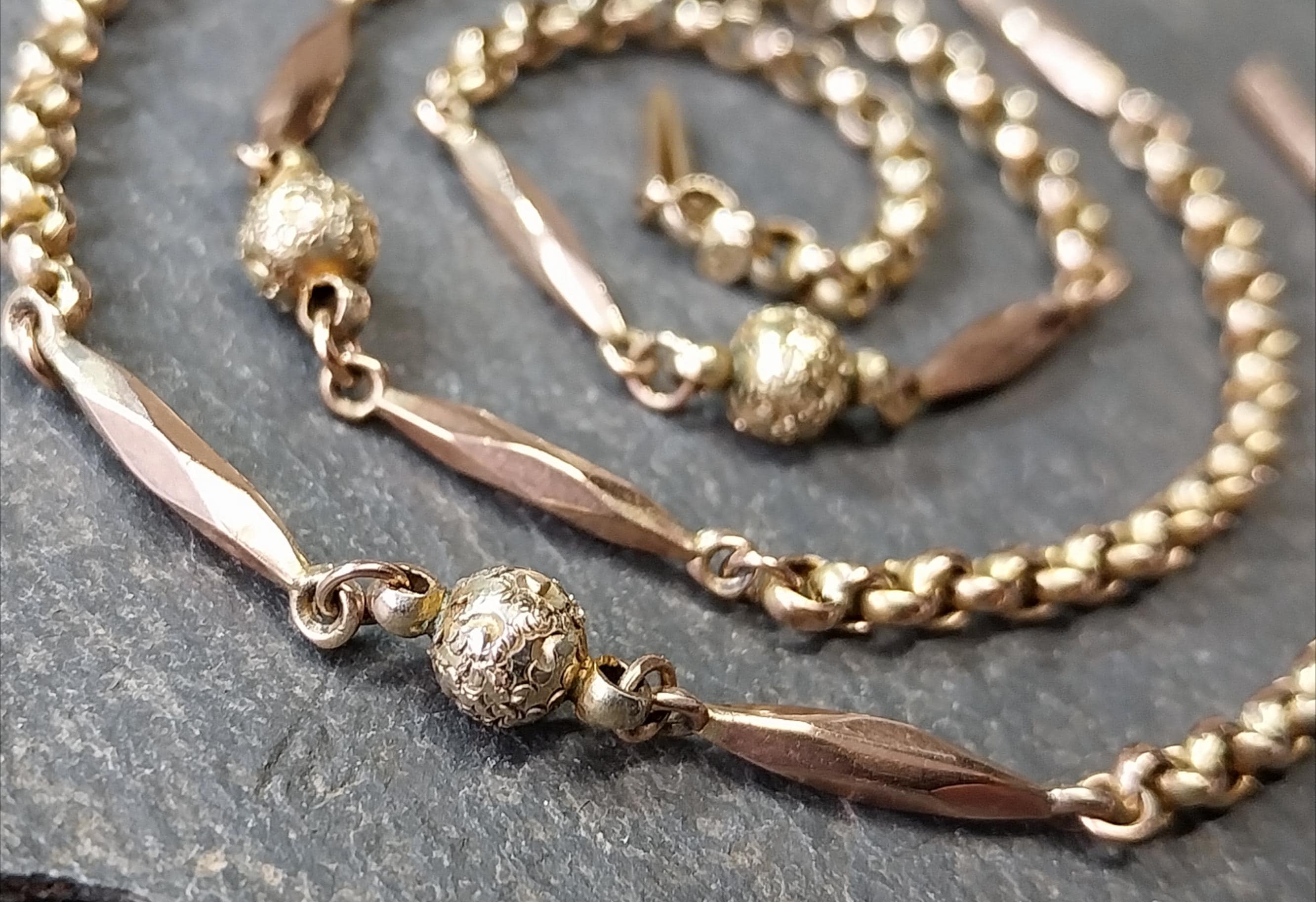 Antique Victorian 9ct GOLD Belcher Chain with Ball Bead and torpedo links 19" - 6.3g