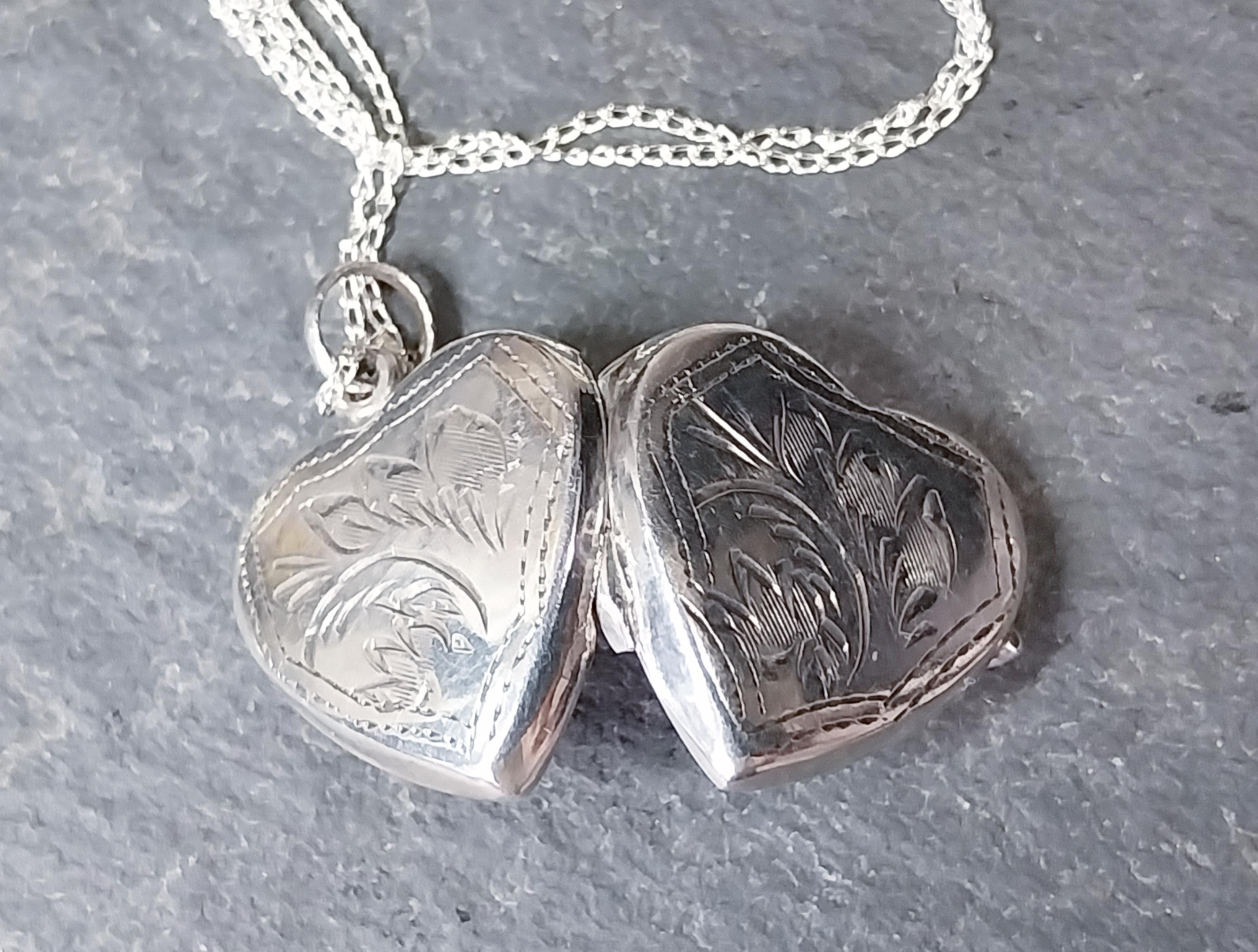 Small Silver HEART Locket Necklace on 18" chain - 3.8g