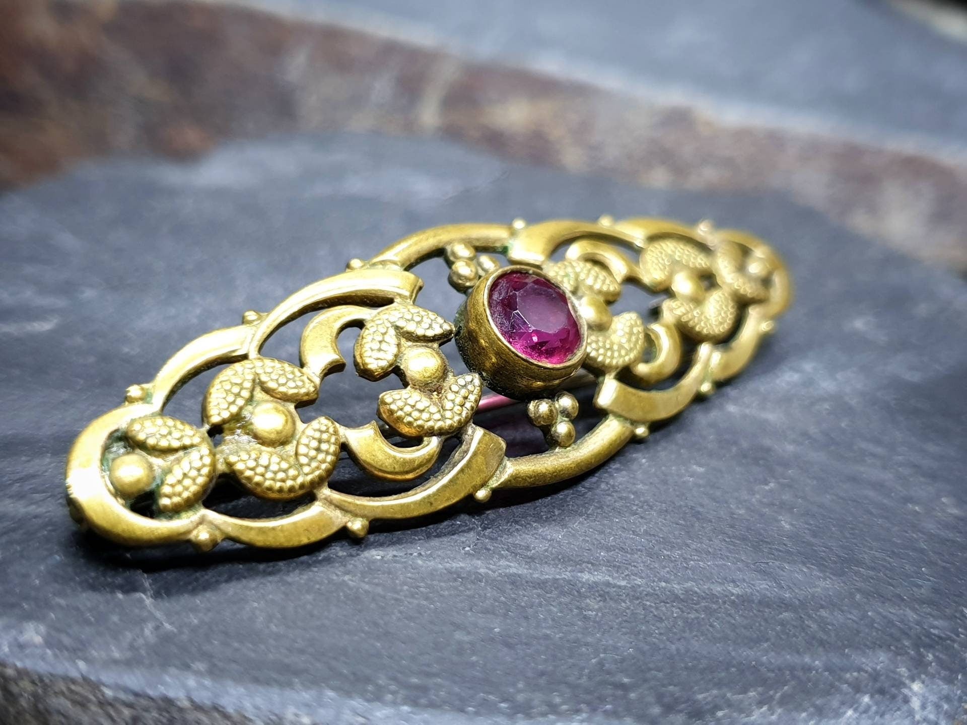 ANTIQUE Pinchbeck Brooch with Pink Cranberry Glass Gemstone - Edwardian 5.8g