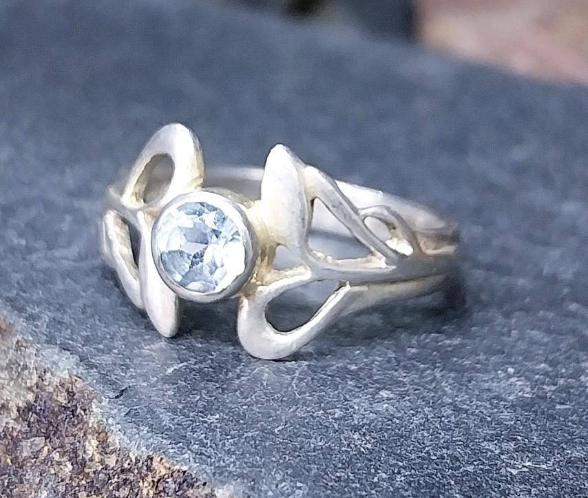Vintage KIT HEATH RING Sterling Silver with Blue Topaz - Size uk L ( us 5.5) - 2.1g