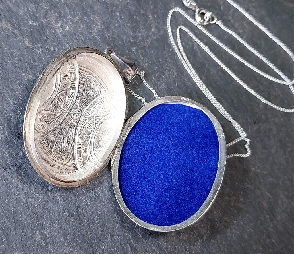 Large Vintage SILVER LOCKET - Victorian Style on 18" Chain - 9.4g